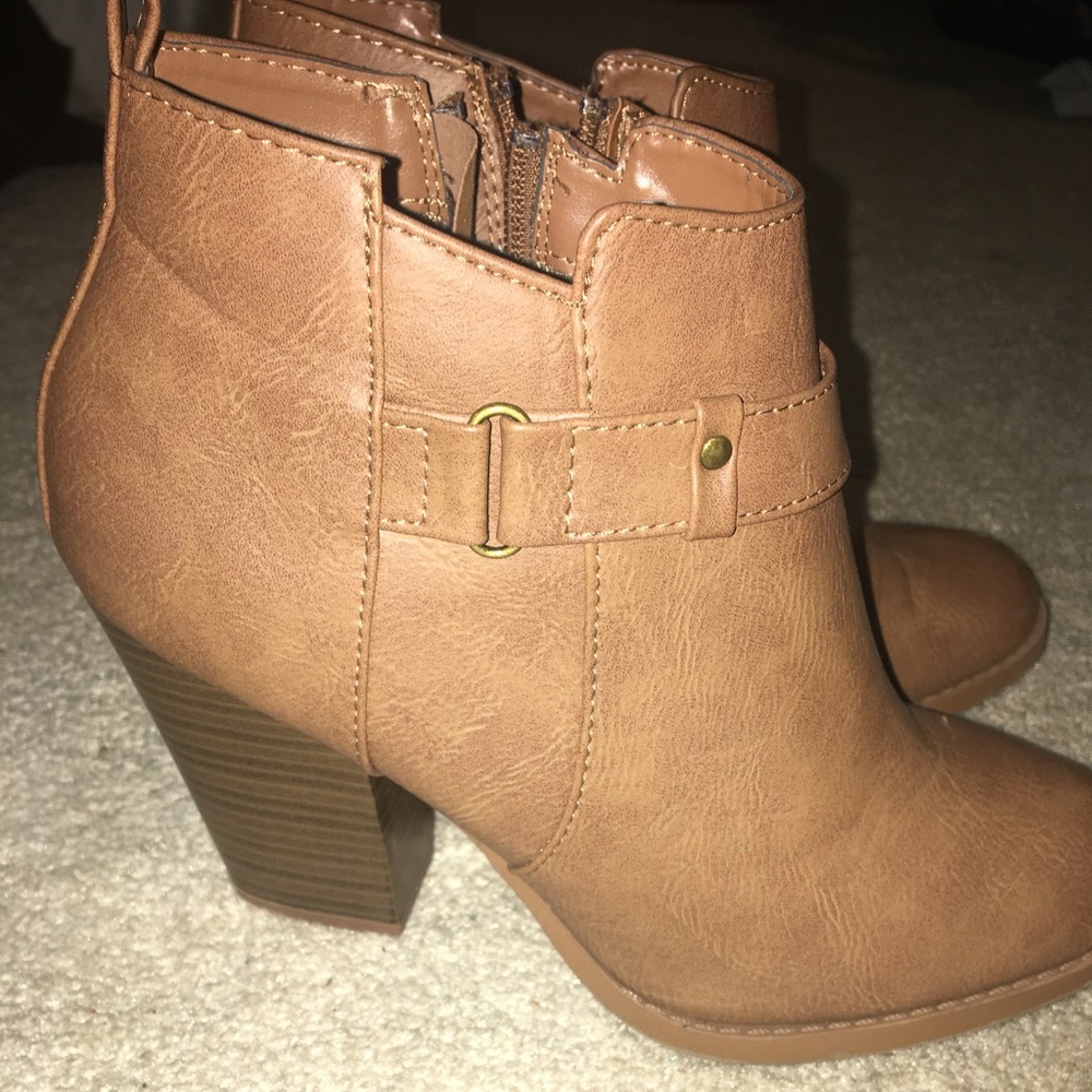 Size 9 tan booties!! GREAT CONDITION